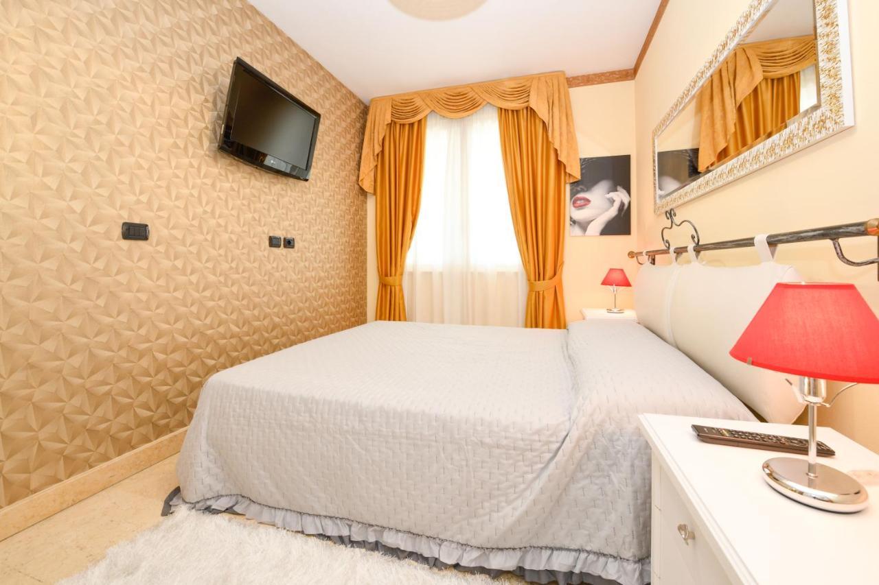 Appartamento Elite Du Lac Desenzano del Garda Exterior photo